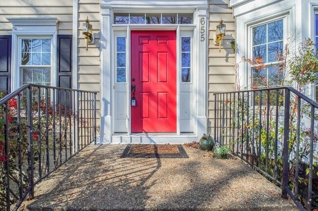 Photo - 655 Lancaster St