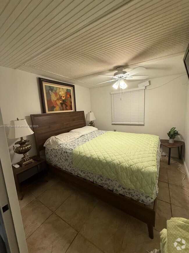 Building Photo - 18670 Belview Dr Unit 2 Rental