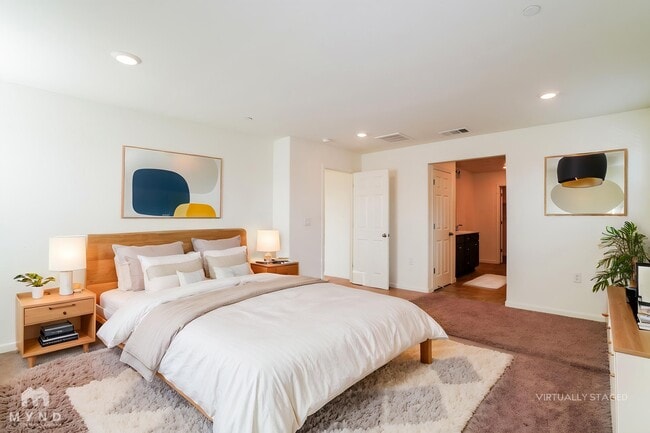 Photo - 676 Rosedale Wy