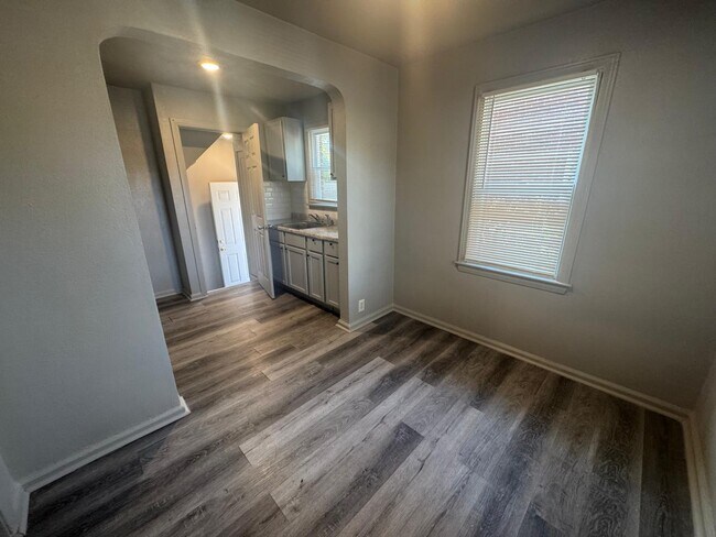 Photo - 21505 Bennett St