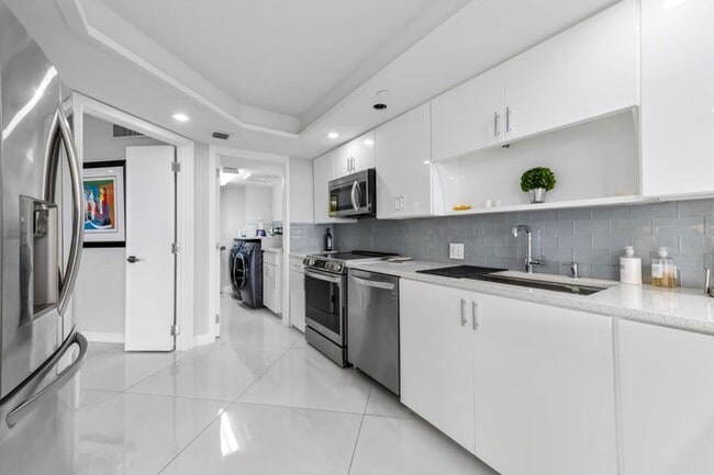 Photo - 1900 Consulate Pl