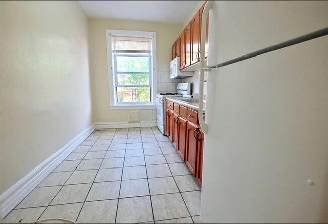 Building Photo - 1670 Sterling Pl Rental