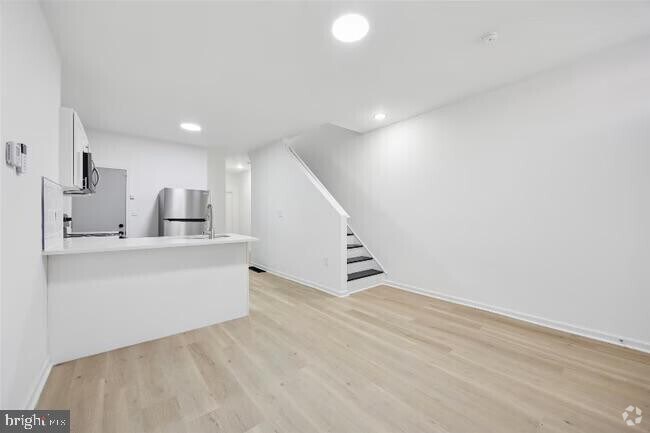 Building Photo - 1741 Edgley St Rental