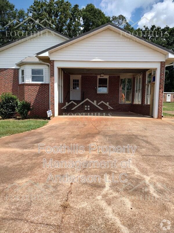 Building Photo - 300 Bill Mouchet Rd Rental