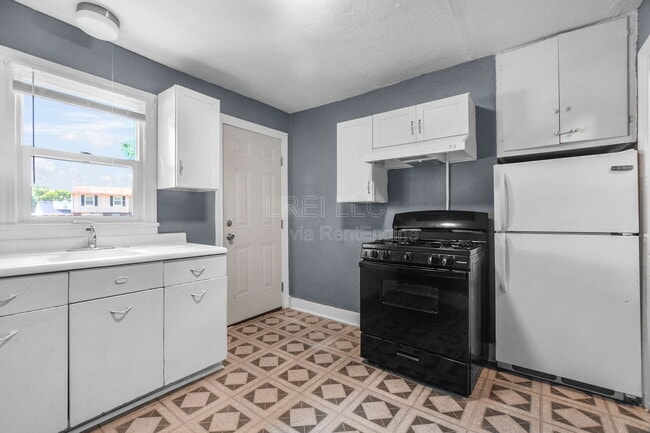 Photo - 1443 S 32nd St Unit 2