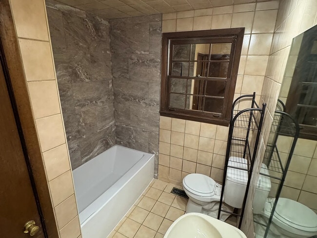 Photo - 2408 Vaulx Ln