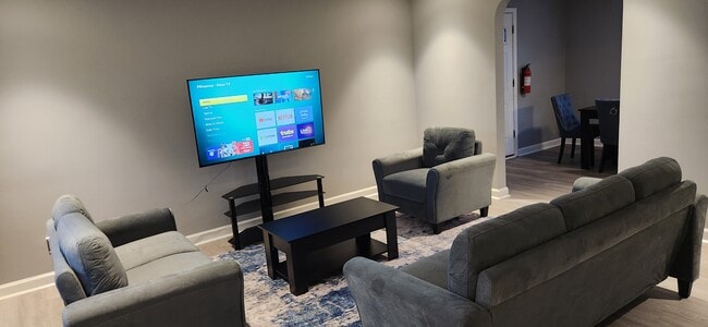 Photo - 948 White Oak Dr