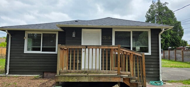 Lynnwood Bungalow 2BD/1BA $2295.00 - Lynnwood Bungalow 2BD/1BA $2295.00