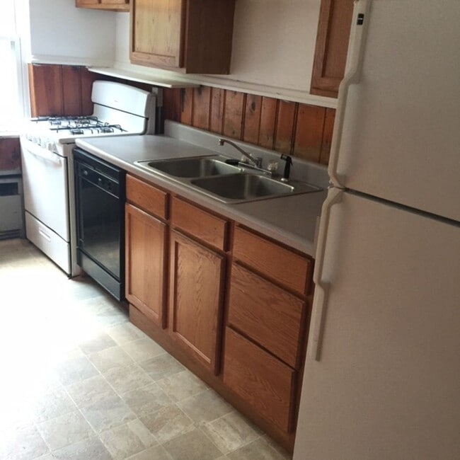 Building Photo - 596 Lowell Ave Unit 596-02