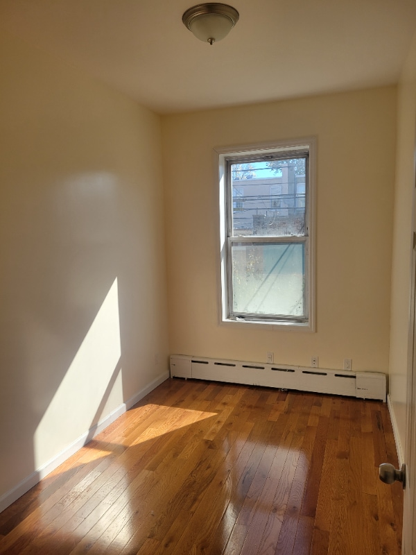 Photo - 22-37-2235 35th St Unidad 2 floor