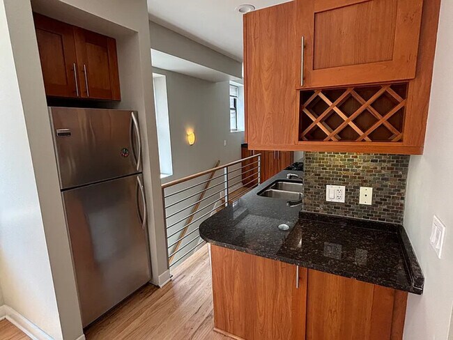 2245 W Barry Ave Unit 2C