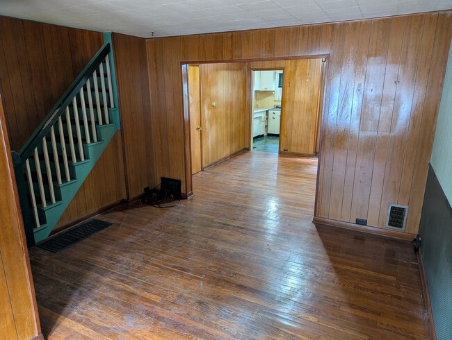 Photo - Cozy 2 Bedroom 1/2 Double