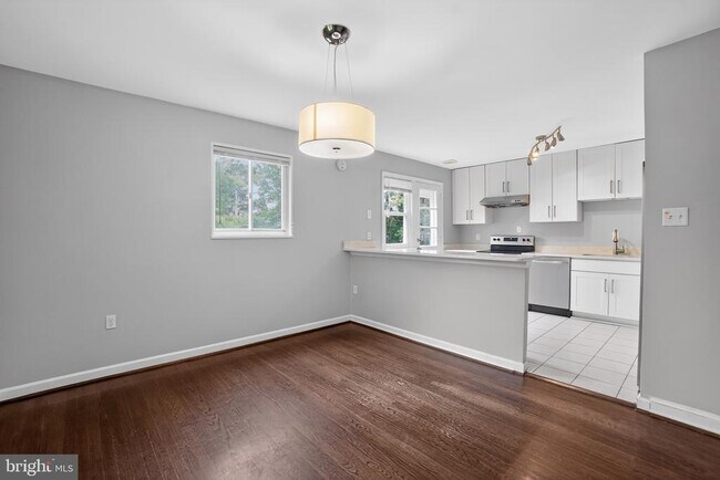 Photo - 9211 E Parkhill Dr
