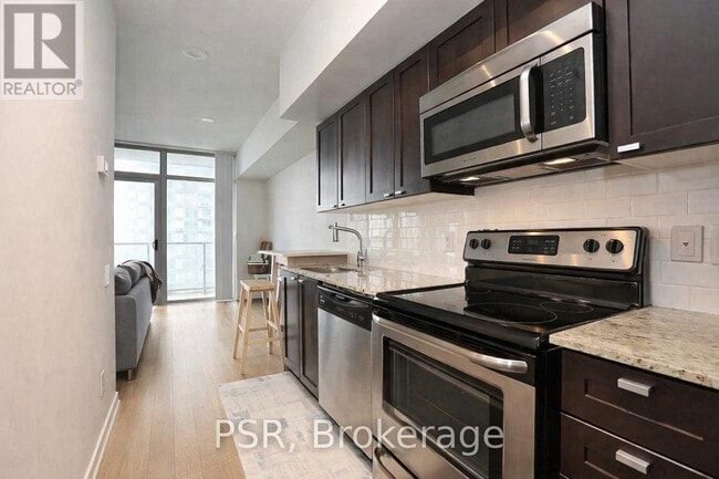 Photo - 105 The Queensway Unité 1212