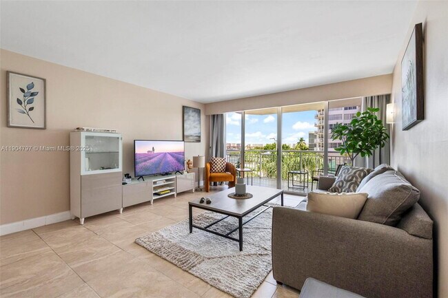 Photo - 18061 Biscayne Blvd Unit 303