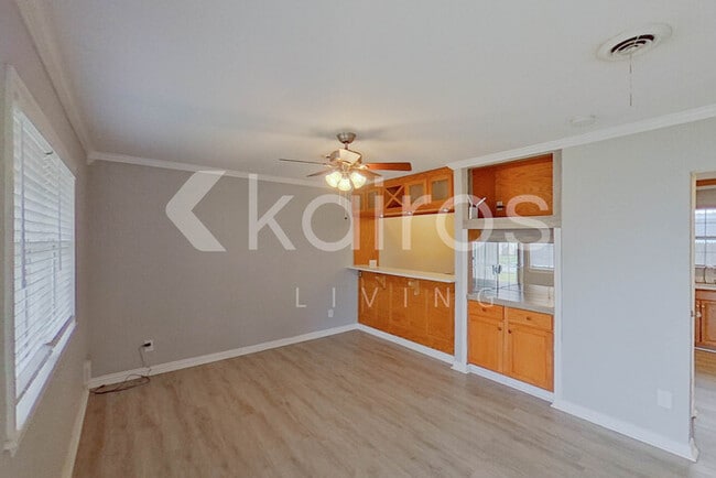 Photo - 1124 W Terry Rd