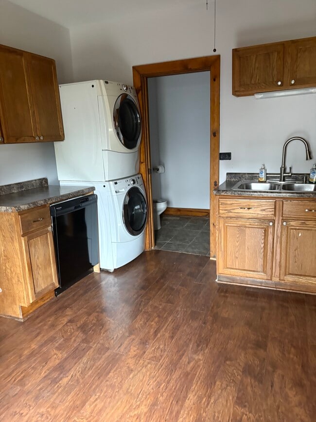 Building Photo - 18321 Morris Ave Unit 100 Rental
