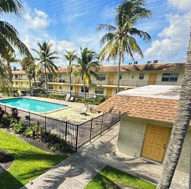 Building Photo - 4160 NW 21st St Unit 215-E Rental