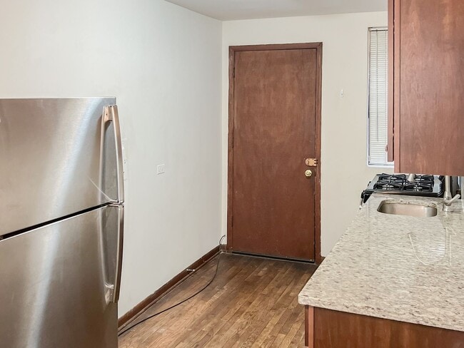 Photo - 877 W Lill Ave Unit D2