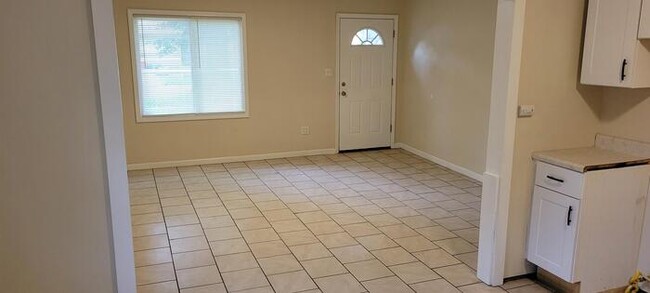 Photo - 1040 Matthews St