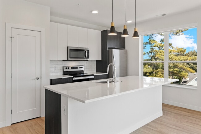 5945 6th Ave Unit 305
