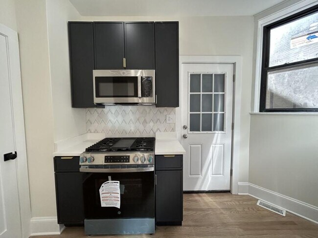 Photo - 4 bedroom in Chicago IL 60625 Unidad 38-1