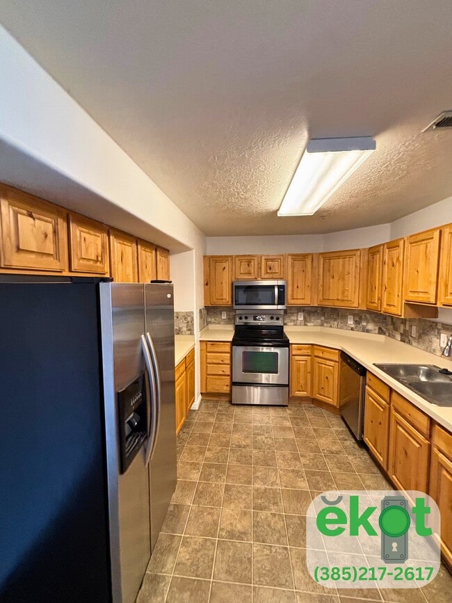 Building Photo - 8176 N Cedar Springs Rd Rental