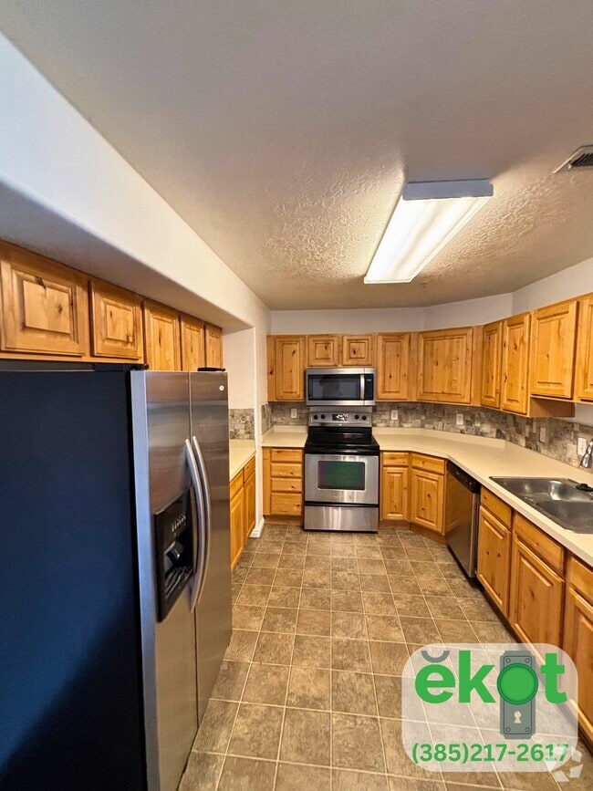 Building Photo - 8176 N Cedar Springs Rd Rental