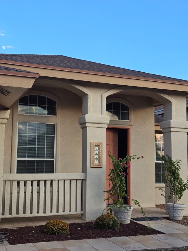 Building Photo - 1412 Stone Pointe Way