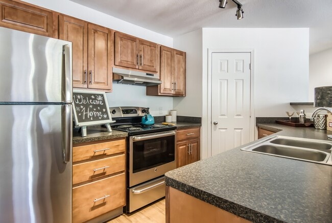 Building Photo - Cascade Falls Rental