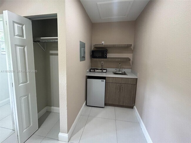 Photo - 1255 SW 6th St Unidad 16