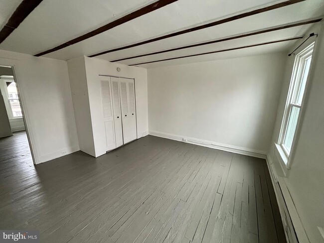 Photo - 659 W King St