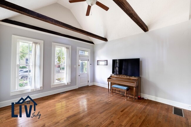 Photo - 1121 E 9th St