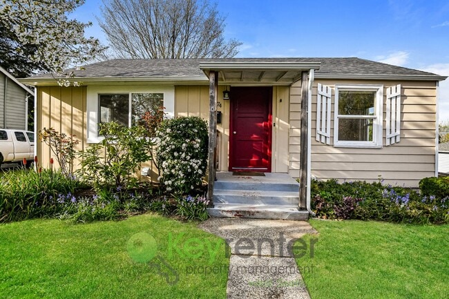 Building Photo - Modern Seattle Living with Deck, Yard, and Beautiful Views
