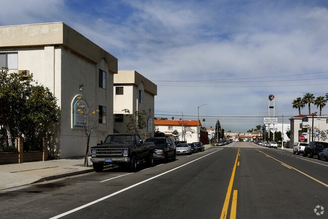 Photo - 633 Broad Ave.