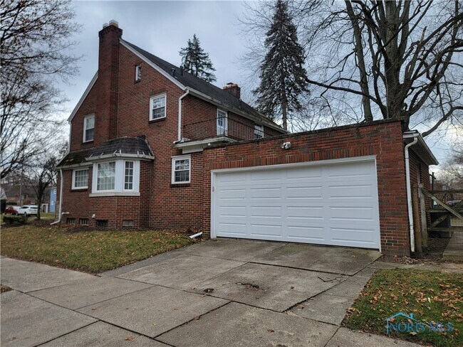 Photo - 2673 Middlesex Dr