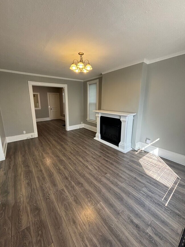 Photo - 916 E Lyon St Unit 918 E Lyon St - Right Side