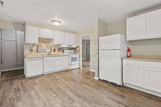 Photo - 2229 Roselawn Ave