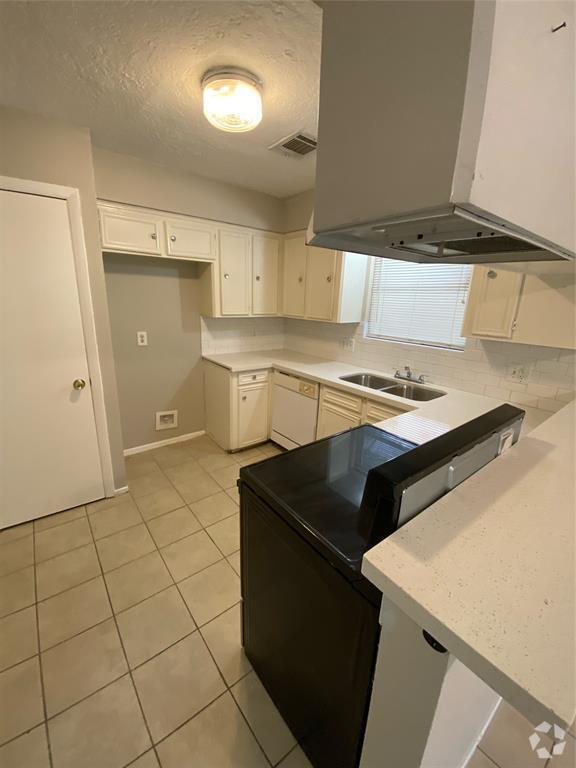 Building Photo - 10803 Sugar Hill Dr Unit B Rental