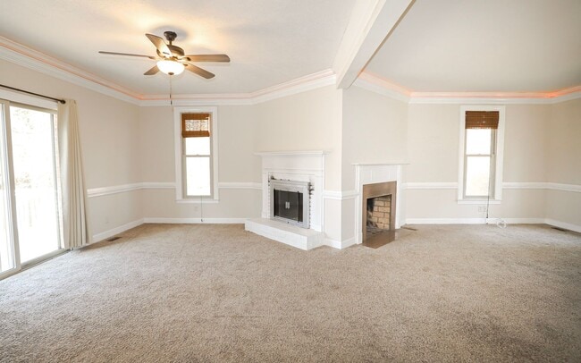Photo - Gorgeous Estate home in Houndslake!