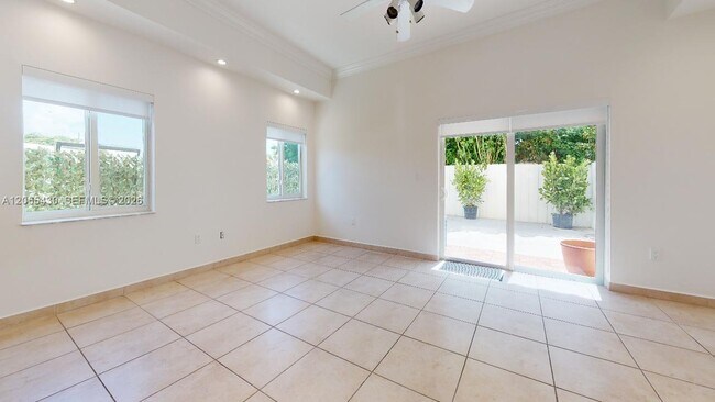 Photo - 323 SW 36th Ave
