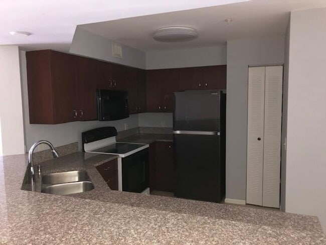 Photo - 800 Scotia Dr