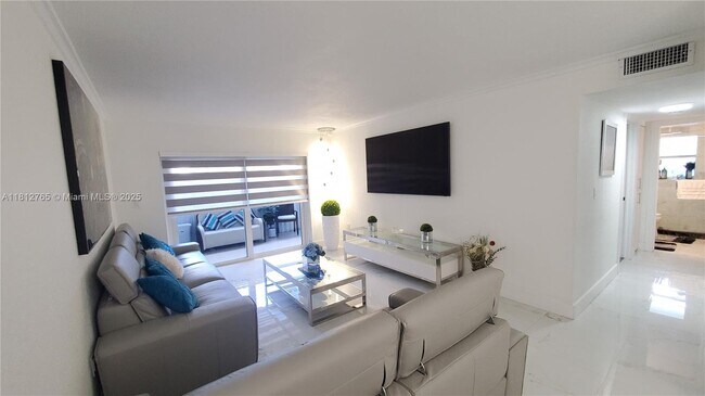 Photo - 6095 W 18th Ave Unidad S105 Rental