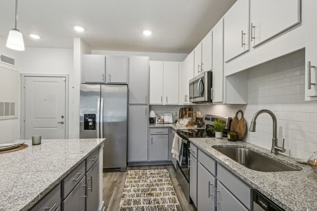 Building Photo - Advenir at Mallory Lake Rental