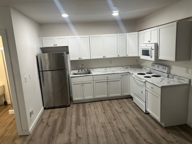 Photo - 4233 E 38th St Unidad B
