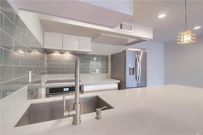 Photo - 3110 Red River St Unit 210