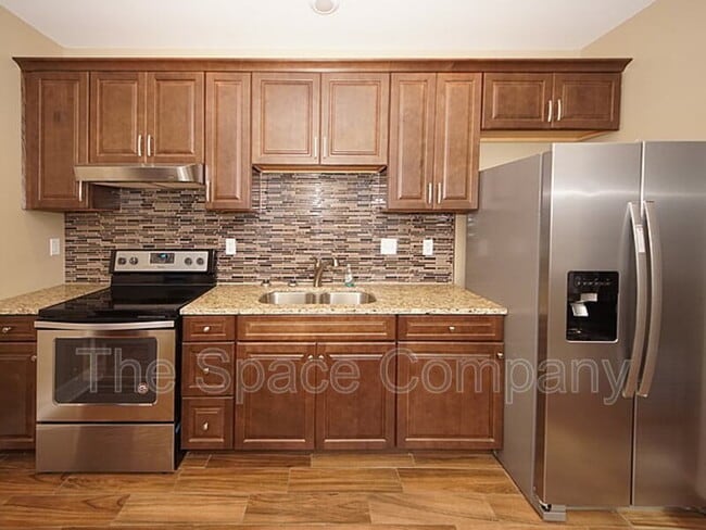 Photo - 126 Logan St