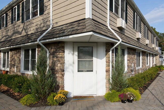 Building Photo - 140 Orinoco Dr Unit 8B