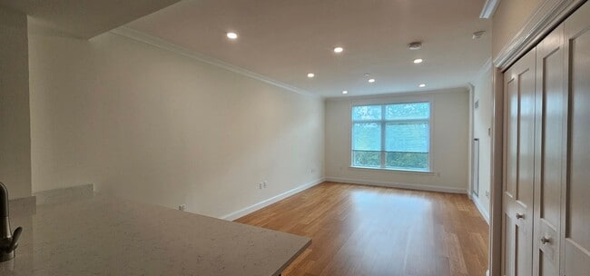 Photo - Luxury 1-Bed/1-Bath with Laundry in Unit