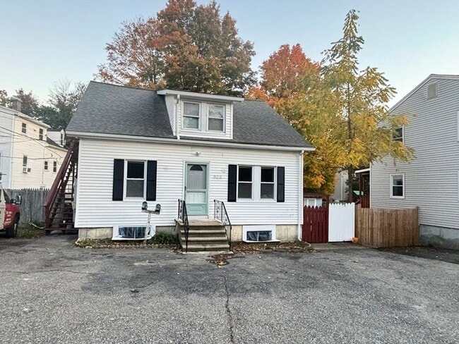 Building Photo - 926 Waverly St Unit A1